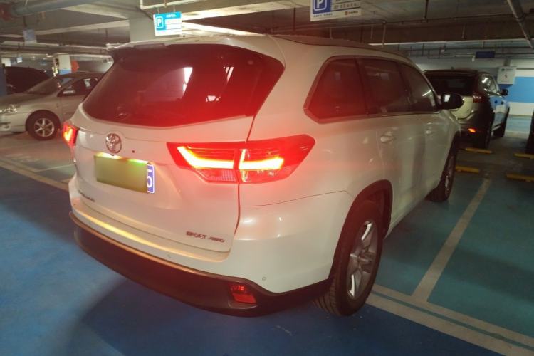 Used Toyota Highlander 2018 2.0T Four-Wheel Drive Prestige Version 7 Seats China V Emission Standard Rear Right 45 Deg