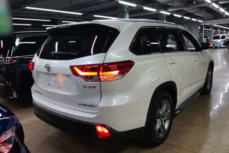 Used Toyota Highlander 2018 2.0T Four-Wheel Drive Luxury Edition 7 Seats China V Emission Standard Rear Right 45 Deg