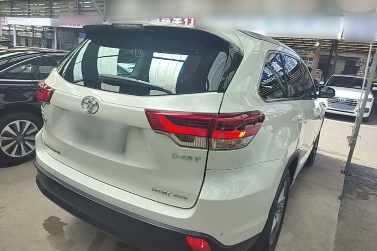 Used Toyota Highlander 2018 2.0T Four-Wheel Drive Luxury Edition 7 Seats China V Emission Standard Rear Right 45 Deg
