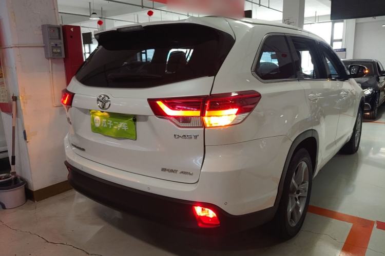 Used Toyota Highlander 2018 2.0T Four-Wheel Drive Luxury Edition 7 Seats China V Emission Standard Rear Right 45 Deg
