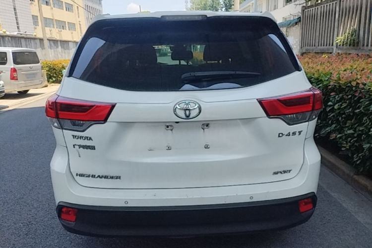 Used Toyota Highlander 2018 2.0T Two-Wheel-Drive Luxury Edition 7 Seats Emission Standard China V Rear