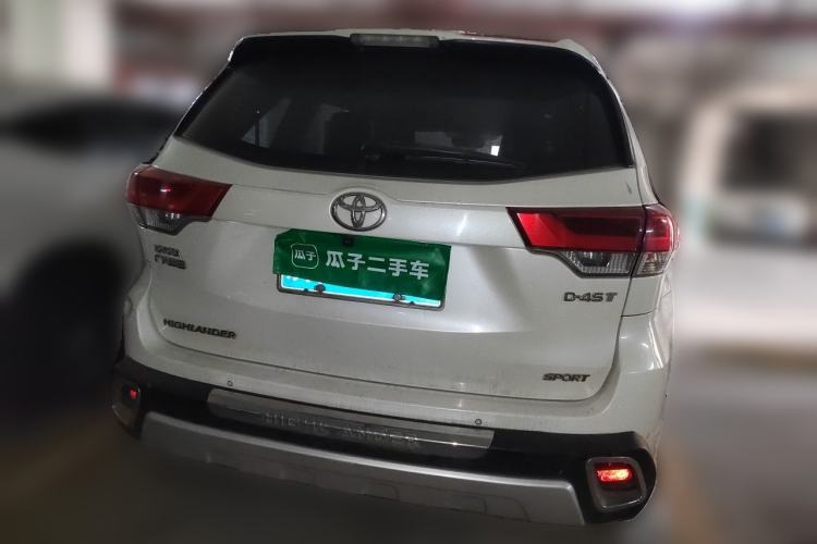 Used Toyota Highlander 2018 2.0T Two-Wheel-Drive Luxury Edition 7 Seats Emission Standard China V Rear
