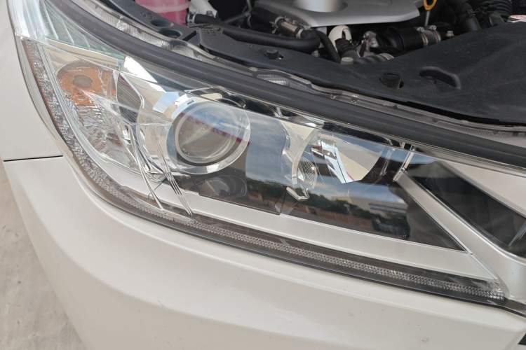 Used Toyota Highlander 2018 2.0T Four-Wheel Drive Luxury Edition 7 Seats China V Emission Standard Right Front Headlight