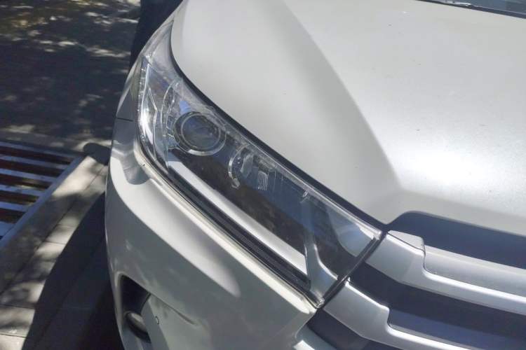 Used Toyota Highlander 2018 2.0T Four-Wheel Drive Luxury Edition 7 Seats China V Emission Standard Right Front Headlight