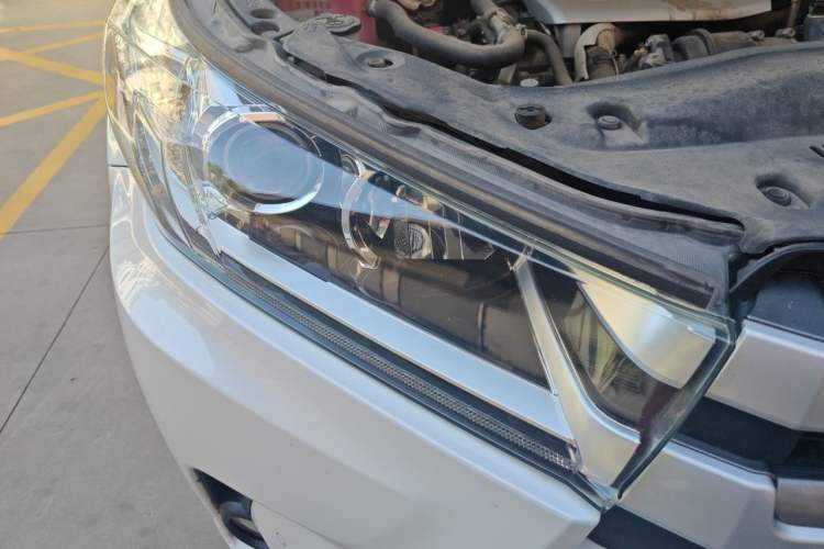 Used Toyota Highlander 2018 2.0T Four-Wheel Drive Luxury Version 7 Seats China VI Standard Right Front Headlight