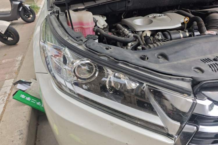 Used Toyota Highlander 2018 2.0T Four-Wheel Drive Prestige Version 7 Seats China VI Standard Right Front Headlight