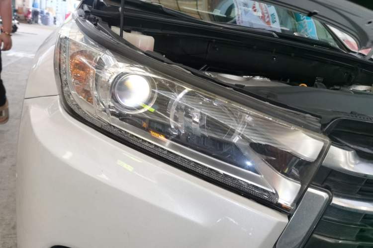 Used Toyota Highlander 2018 2.0T Four-Wheel Drive Prestige Version 7 Seats China VI Standard Right Front Headlight