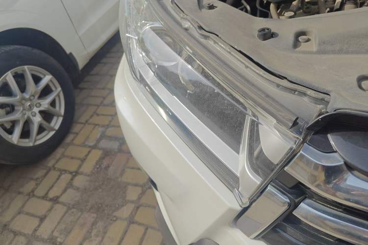 Used Toyota Highlander 2018 2.0T Four-Wheel Drive Prestige Version 7 Seats China V Emission Standard Right Front Headlight
