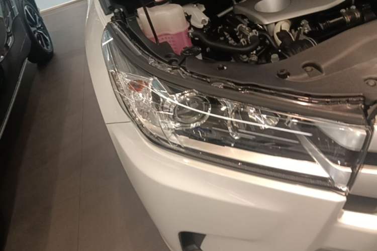 Used Toyota Highlander 2018 2.0T Four-Wheel Drive Luxury Version 7 Seats China VI Standard Right Front Headlight