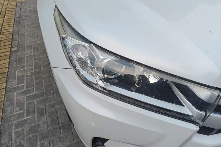 Used Toyota Highlander 2018 2.0T Four-Wheel Drive Prestige Version 7 Seats China VI Standard Right Front Headlight