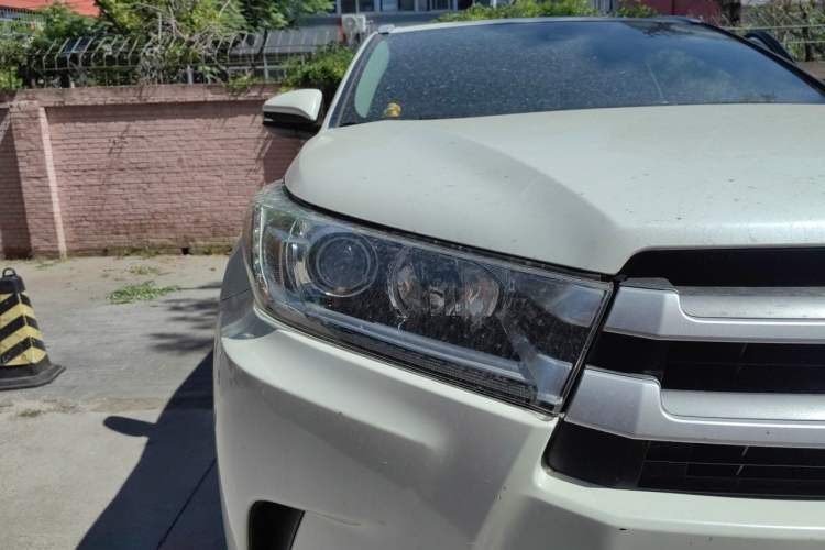 Used Toyota Highlander 2018 2.0T Four-Wheel Drive Luxury Edition 7 Seats China V Emission Standard Right Front Headlight