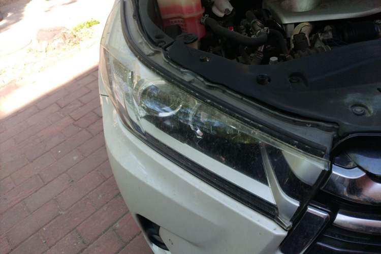 Used Toyota Highlander 2018 2.0T Four-Wheel Drive Prestige Version 7 Seats China V Emission Standard Right Front Headlight