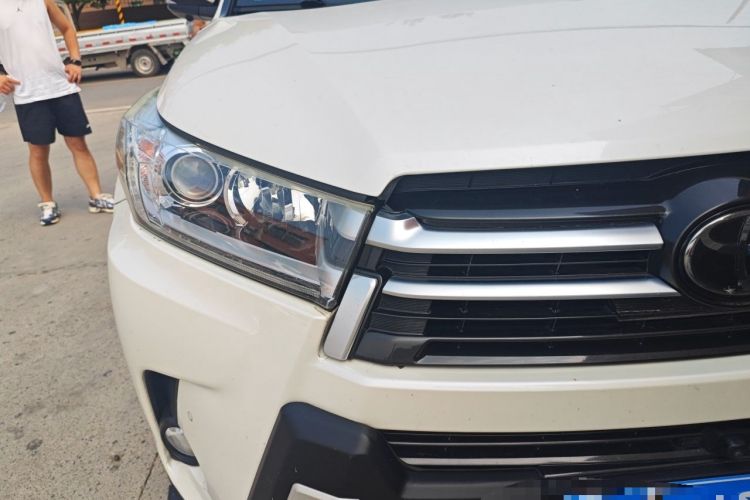 Used Toyota Highlander 2018 2.0T Four-Wheel Drive Prestige Version 7 Seats China VI Standard Right Front Headlight