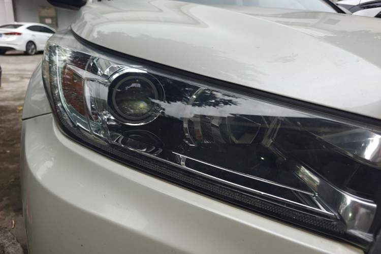 Used Toyota Highlander 2018 2.0T Four-Wheel Drive Prestige Version 7 Seats China VI Standard Right Front Headlight
