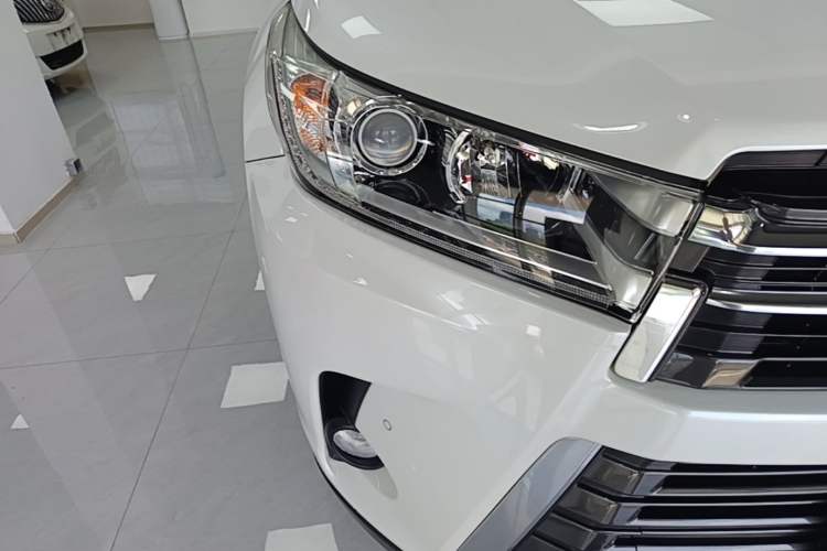 Used Toyota Highlander 2018 2.0T Four-Wheel Drive Prestige Version 7 Seats China VI Standard Right Front Headlight