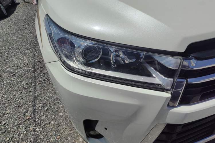 Used Toyota Highlander 2018 2.0T Four-Wheel Drive Prestige Version 7 Seats China V Emission Standard Right Front Headlight