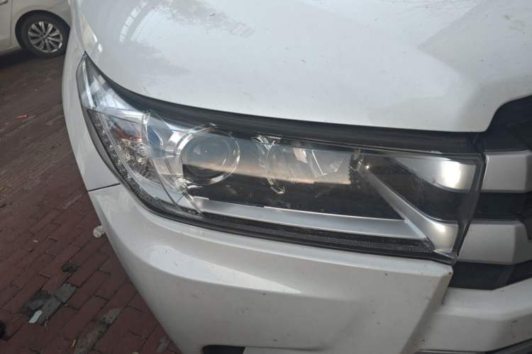 Used Toyota Highlander 2018 2.0T Four-Wheel Drive Luxury Version 7 Seats China VI Standard Right Front Headlight