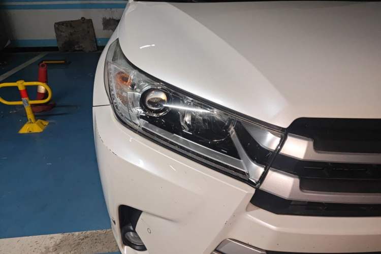 Used Toyota Highlander 2018 2.0T Four-Wheel Drive Luxury Version 7 Seats China VI Standard Right Front Headlight