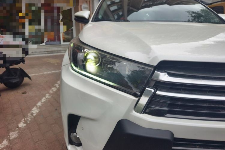 Used Toyota Highlander 2018 2.0T Four-Wheel Drive Prestige Version 7 Seats China V Emission Standard Right Front Headlight