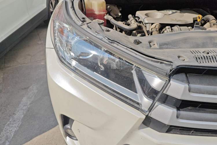 Used Toyota Highlander 2018 2.0T Four-Wheel Drive Luxury Edition 7 Seats China V Emission Standard Right Front Headlight