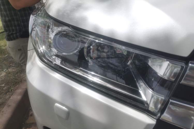Used Toyota Highlander 2018 2.0T Four-Wheel Drive Supreme Edition 7-Seater China VI Right Front Headlight