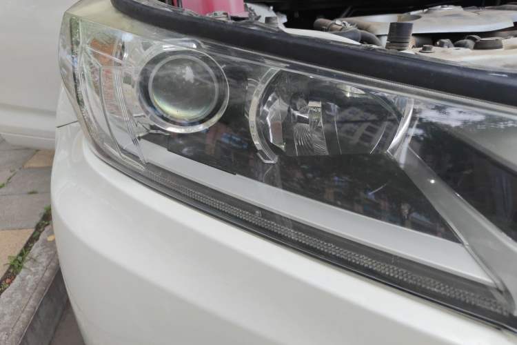Used Toyota Highlander 2018 2.0T Four-Wheel Drive Prestige Version 7 Seats China VI Standard Right Front Headlight