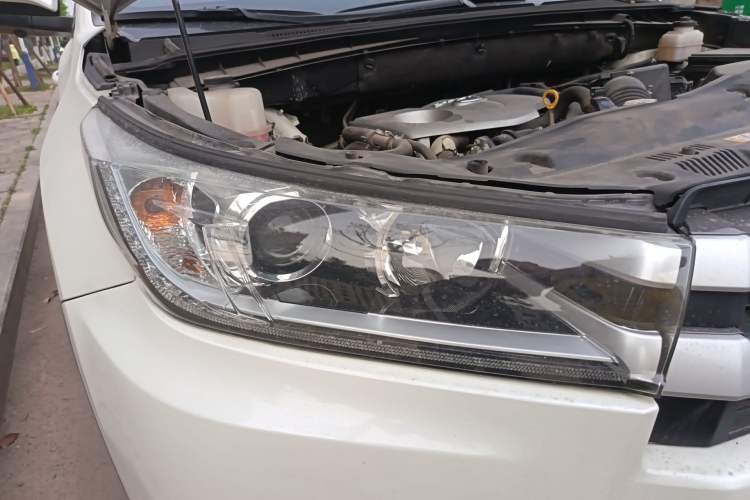 Used Toyota Highlander 2018 2.0T Four-Wheel Drive Luxury Version 7 Seats China VI Standard Right Front Headlight