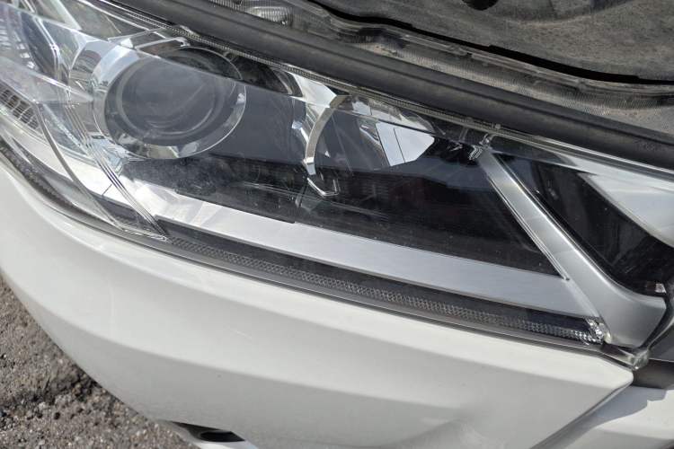 Used Toyota Highlander 2018 2.0T Four-Wheel Drive Elite Edition 7 Seats China VI Standard Right Front Headlight