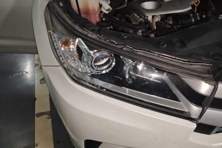 Used Toyota Highlander 2018 2.0T Four-Wheel Drive Luxury Edition 7 Seats China V Emission Standard Right Front Headlight