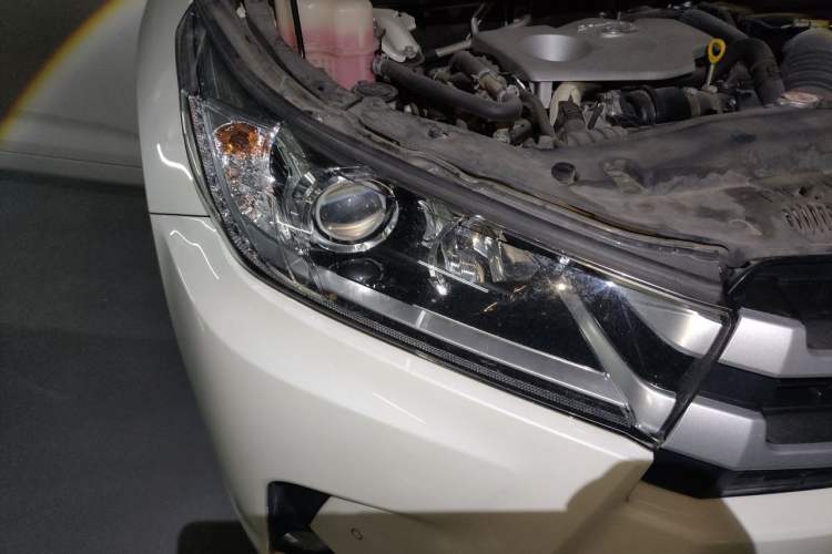 Used Toyota Highlander 2018 2.0T Four-Wheel Drive Luxury Edition 7 Seats China V Emission Standard Right Front Headlight