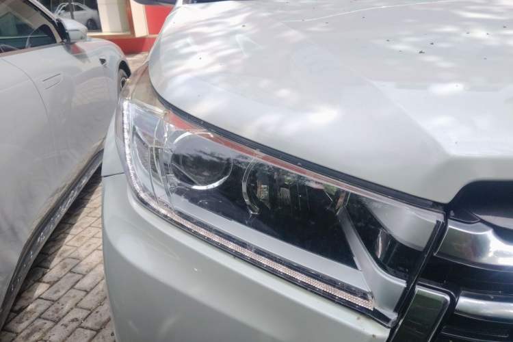 Used Toyota Highlander 2018 2.0T Four-Wheel Drive Prestige Version 7 Seats China V Emission Standard Right Front Headlight