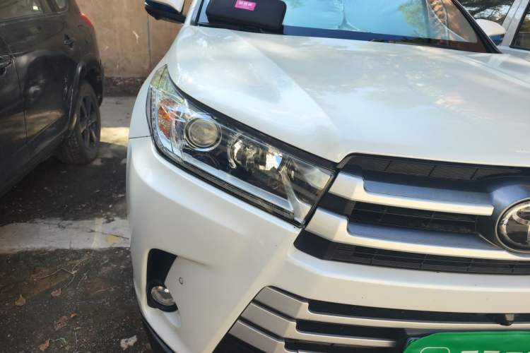 Used Toyota Highlander 2018 2.0T Four-Wheel Drive Luxury Version 7 Seats China VI Standard Right Front Headlight