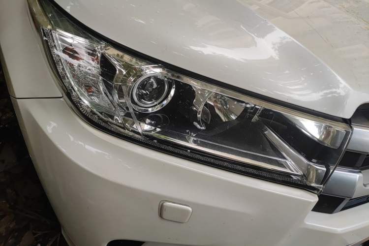 Used Toyota Highlander 2018 2.0T Four-Wheel Drive Supreme Edition 7-Seater China VI Right Front Headlight
