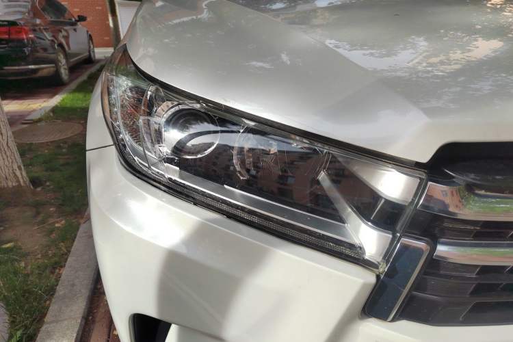 Used Toyota Highlander 2018 2.0T Four-Wheel Drive Prestige Version 7 Seats China VI Standard Right Front Headlight