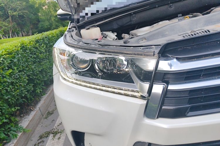 Used Toyota Highlander 2018 2.0T Four-Wheel Drive Prestige Version 7 Seats China V Emission Standard Right Front Headlight