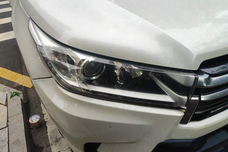 Used Toyota Highlander 2018 2.0T Four-Wheel Drive Prestige Version 7 Seats China V Emission Standard Right Front Headlight