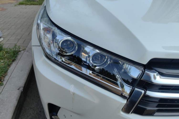 Used Toyota Highlander 2018 2.0T Four-Wheel Drive Prestige Version 7 Seats China VI Standard Right Front Headlight