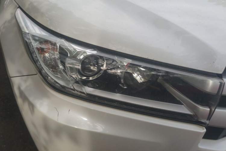 Used Toyota Highlander 2018 2.0T Four-Wheel Drive Luxury Version 7 Seats China VI Standard Right Front Headlight