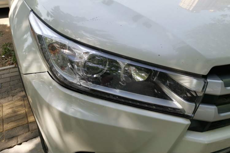 Used Toyota Highlander 2018 2.0T Four-Wheel Drive Luxury Version 7 Seats China VI Standard Right Front Headlight