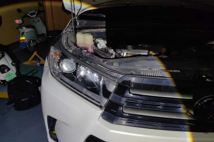 Used Toyota Highlander 2018 2.0T Four-Wheel Drive Luxury Version 7 Seats China VI Standard Right Front Headlight