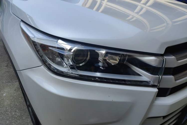 Used Toyota Highlander 2018 2.0T Four-Wheel Drive Luxury Version 7 Seats China VI Standard Right Front Headlight