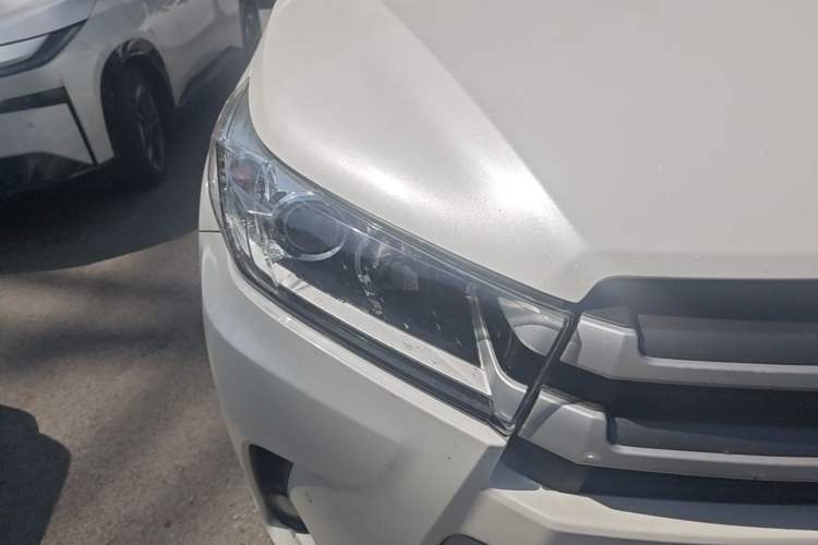 Used Toyota Highlander 2018 2.0T Four-Wheel Drive Luxury Edition 7 Seats China V Emission Standard Right Front Headlight