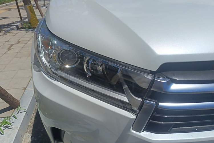 Used Toyota Highlander 2018 2.0T Four-Wheel Drive Prestige Version 7 Seats China VI Standard Right Front Headlight