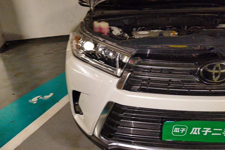 Used Toyota Highlander 2018 2.0T Four-Wheel Drive Prestige Version 7 Seats China V Emission Standard Right Front Headlight