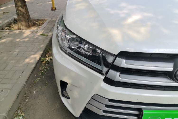 Used Toyota Highlander 2018 2.0T Four-Wheel Drive Luxury Version 7 Seats China VI Standard Right Front Headlight
