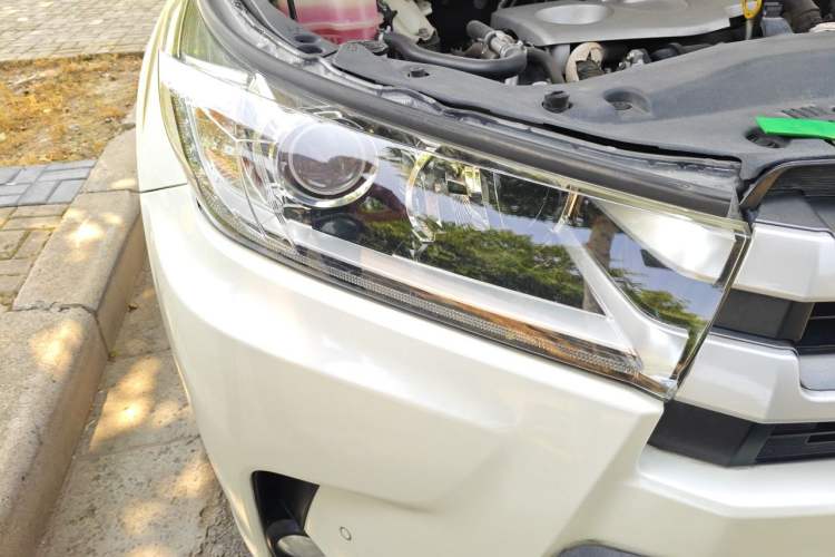 Used Toyota Highlander 2018 2.0T Four-Wheel Drive Luxury Version 7 Seats China VI Standard Right Front Headlight