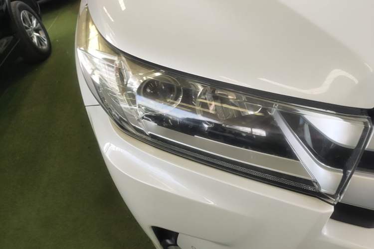 Used Toyota Highlander 2018 2.0T Four-Wheel Drive Luxury Edition 7 Seats China V Emission Standard Right Front Headlight