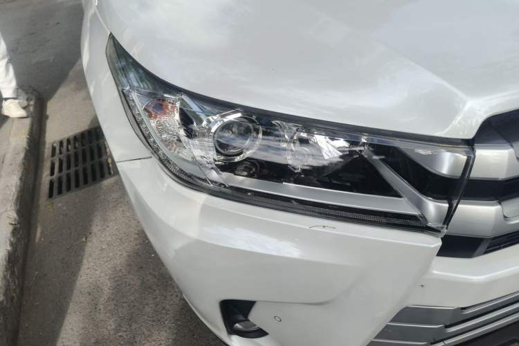 Used Toyota Highlander 2018 2.0T Four-Wheel Drive Luxury Version 7 Seats China VI Standard Right Front Headlight
