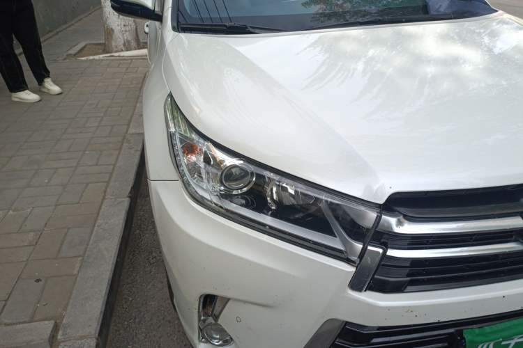 Used Toyota Highlander 2018 2.0T Four-Wheel Drive Prestige Version 7 Seats China V Emission Standard Right Front Headlight