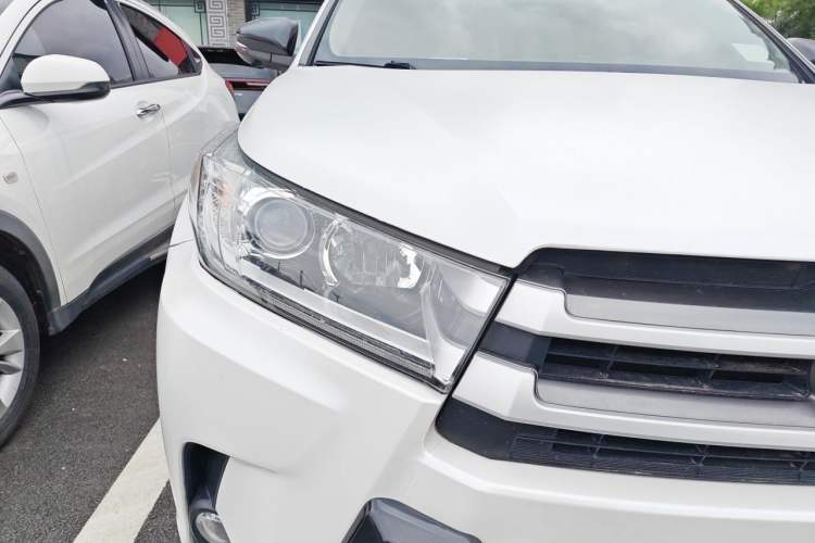 Used Toyota Highlander 2018 2.0T Four-Wheel Drive Luxury Version 7 Seats China VI Standard Right Front Headlight